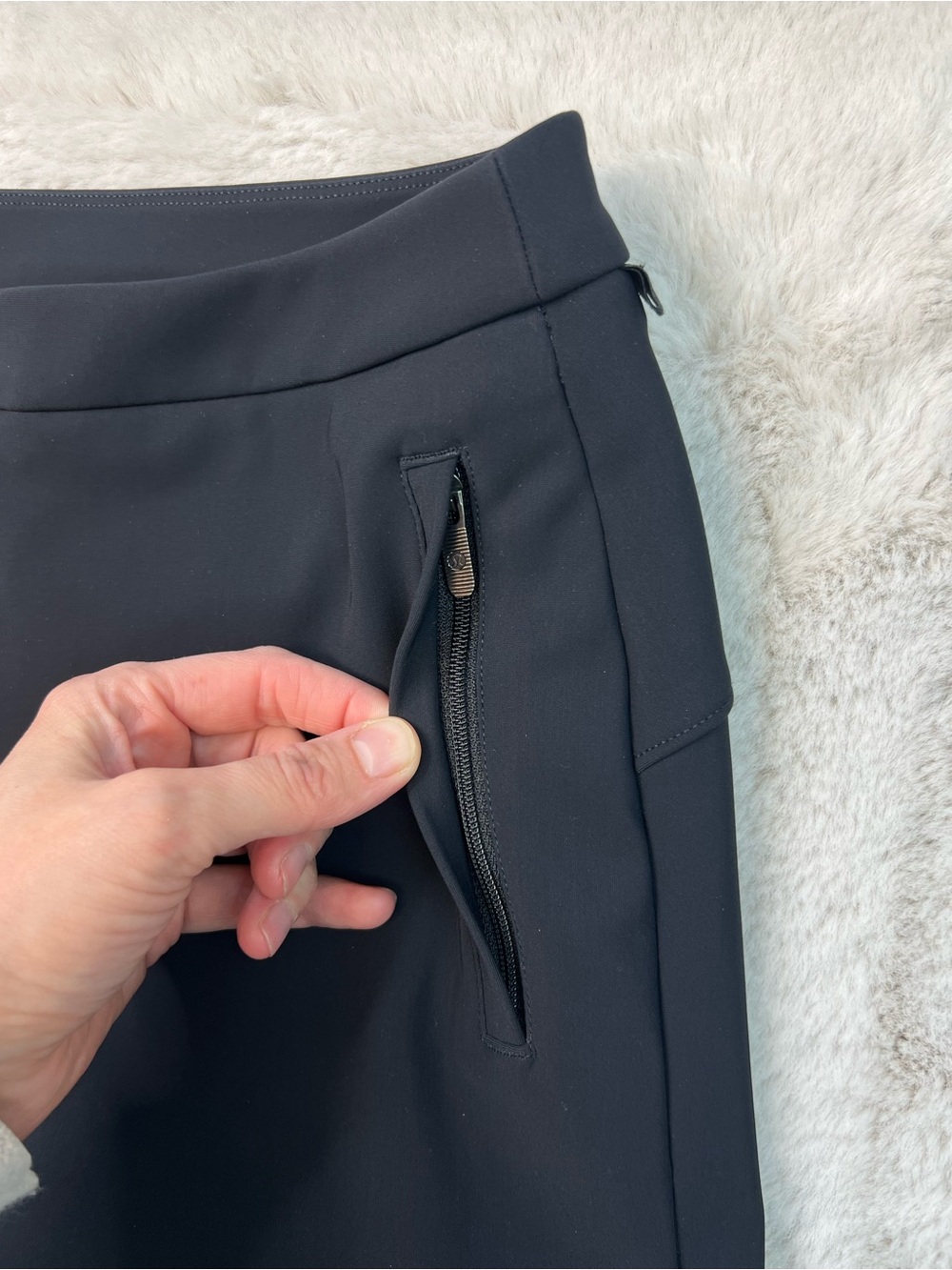 Lululemon On The Move Pant Black Size 8 Travel Friendly Zip Pockets Stretch EUC - Picture 10 of 15